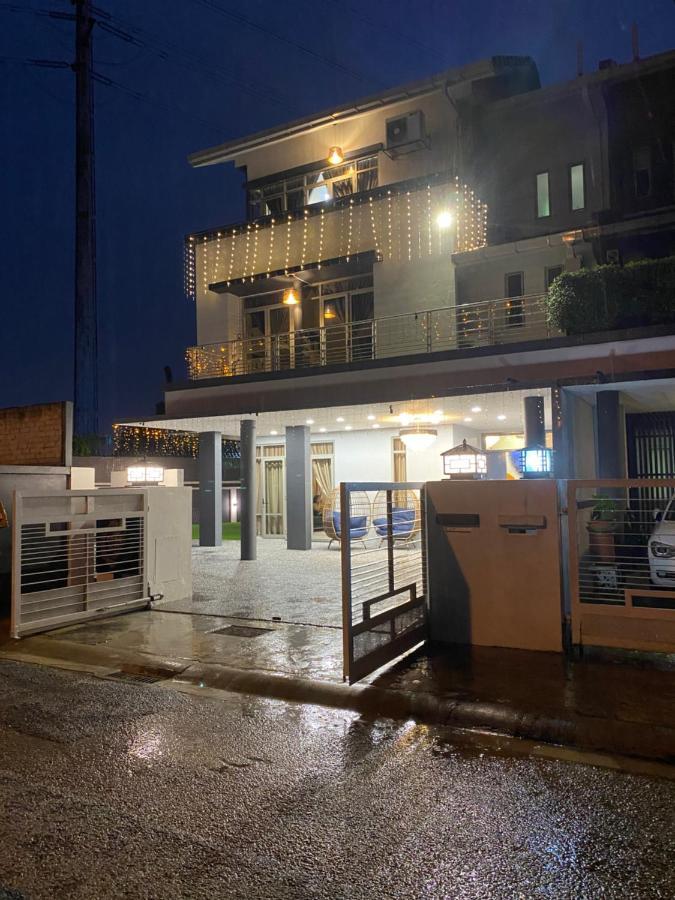 The Corner House Mont Kiara Vila *